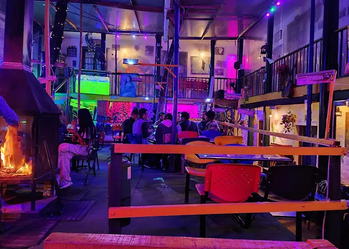 Hostal Gastro Bar Casa Colibri